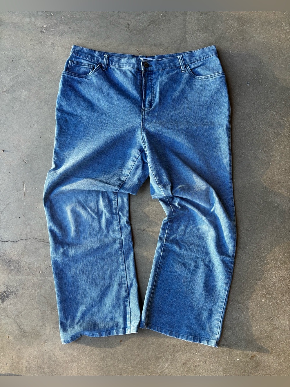 D&Co. blue denim straight leg jeans with embroidered back pockets Size: 18